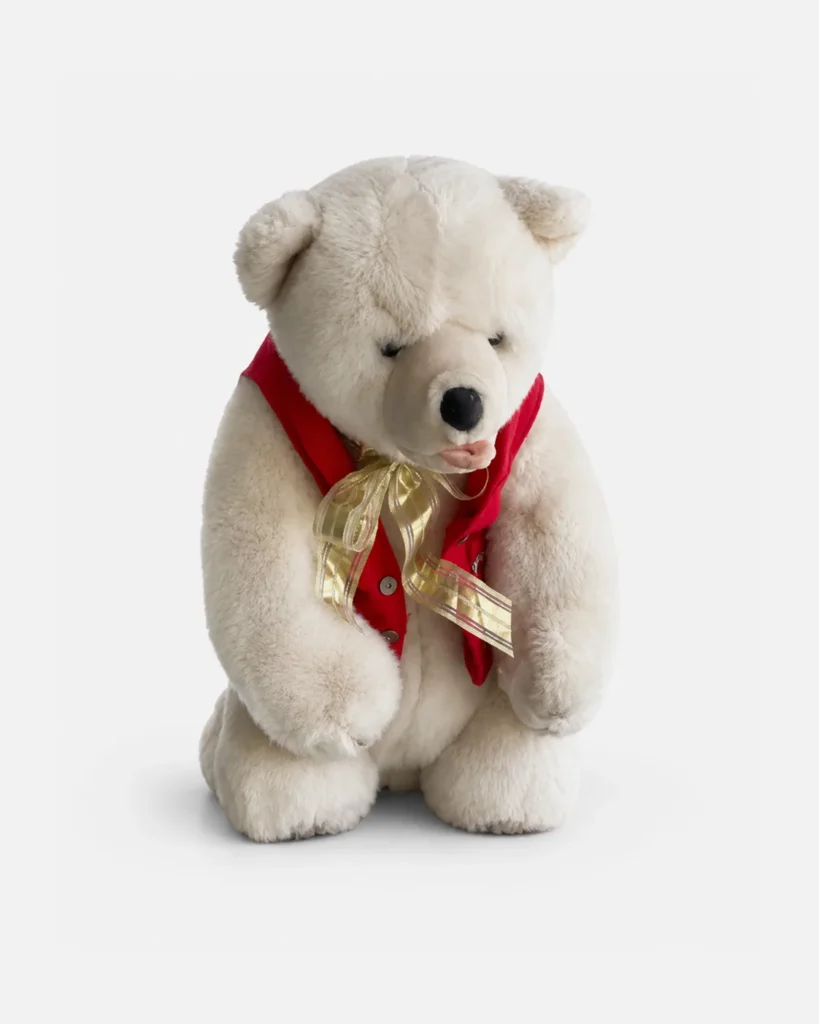 Ours blanc a genou
