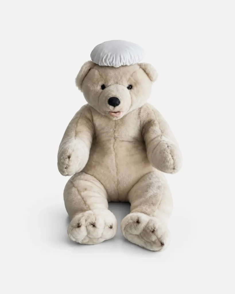 Ours blanc assis Chapeau cuisine