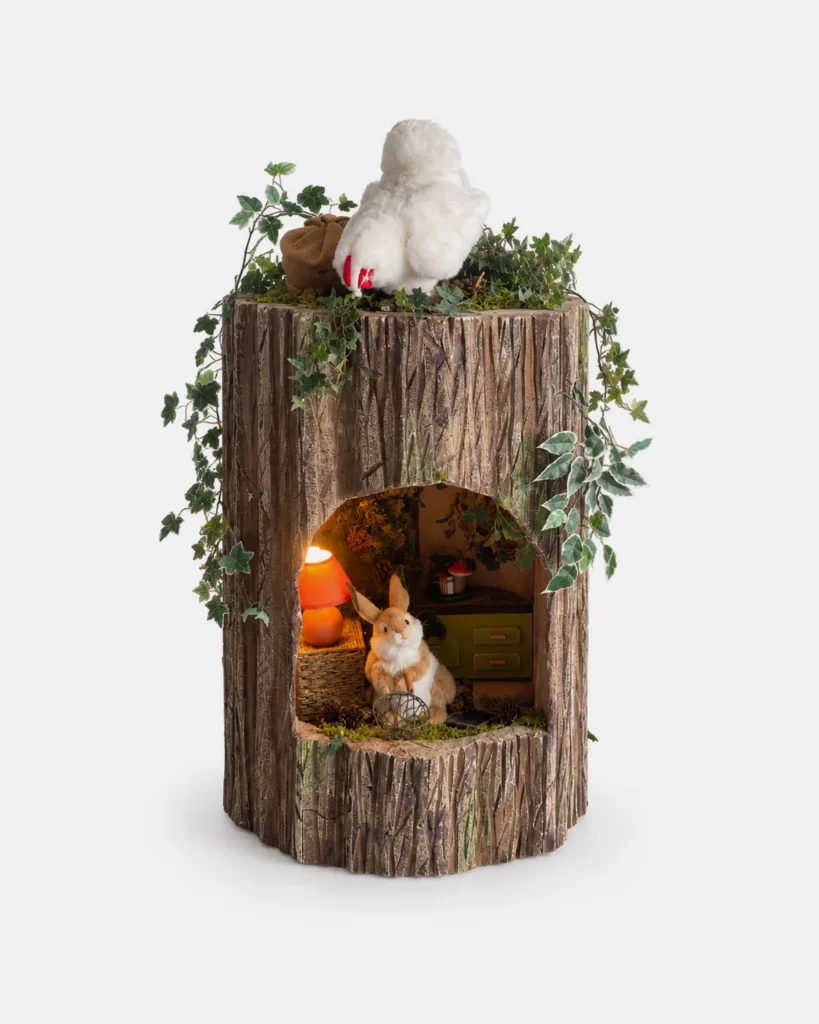 Sculpture, Tronc arbre Poule blanche Lapin dans tronc