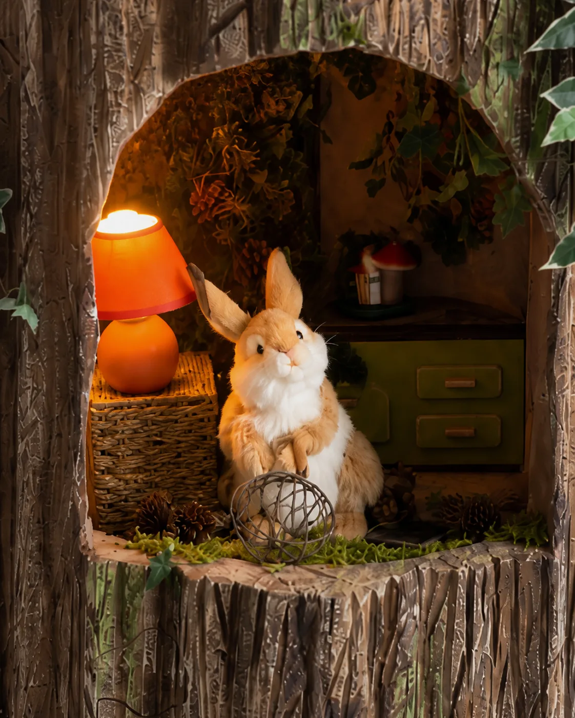 Sculpture, Tronc arbre Poule blanche Lapin dans tronc